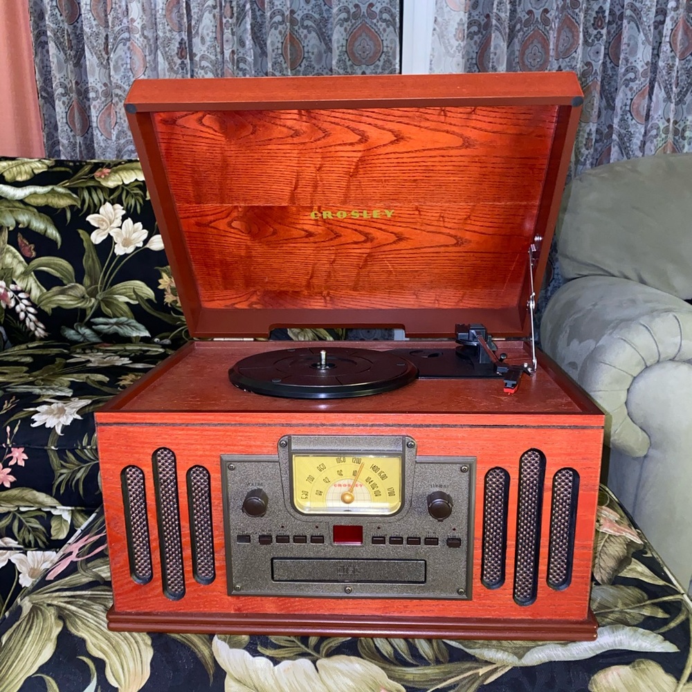 Crosley Vinyl/Radio/Aux Player
